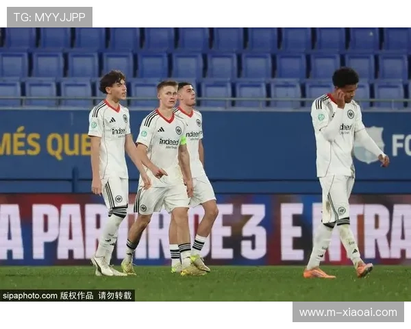 西甲半程冠军悬念再起,巴萨掌握主动权皇马紧追不舍 西甲半程冠军悬念再起,巴萨掌握主动权皇马紧追不舍